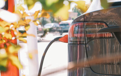 How many publicly accessible charge points are in the UK?